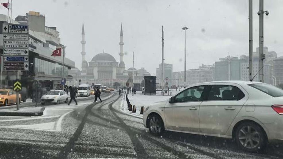 İstanbulda kar yağışı etkili oluyor