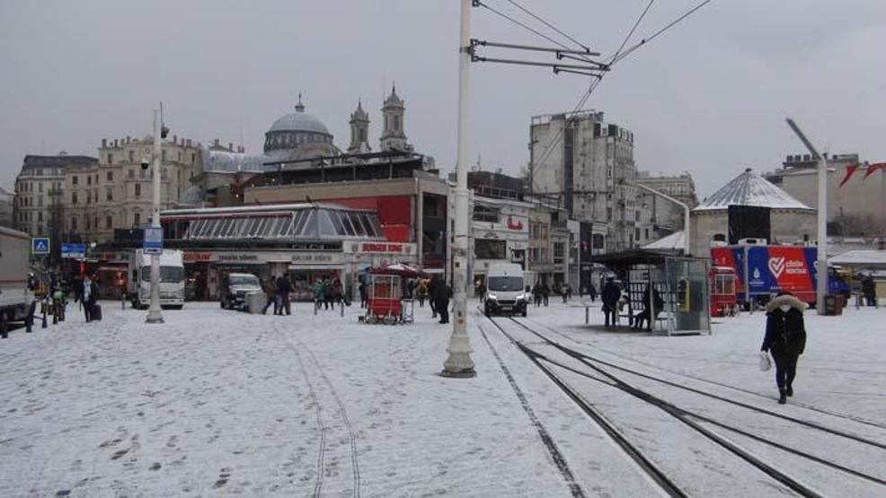 İstanbulda kar yağışı etkili oluyor