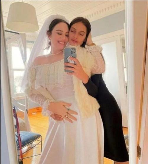 Demet Evgarın bebeği göründü