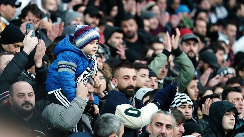 Son dakika... Beşiktaşta Emre Bilgin tarihe geçti