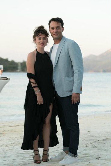 Demet Evgarın gelinliğinin sırrı belli oldu