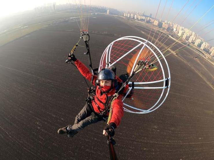 İstanbulda paramotor uçuşunda havada telefon tamiri yaptı