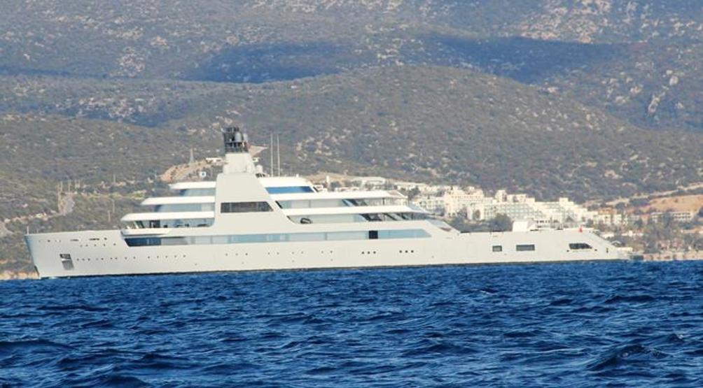 İngiliz hükümeti el koyduğunu açıklamıştı Abromoviç’in milyon dolarlık yatı Bodrum’a demirledi