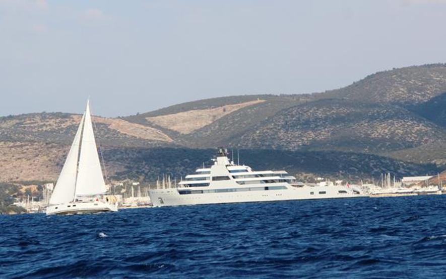 İngiliz hükümeti el koyduğunu açıklamıştı Abromoviç’in milyon dolarlık yatı Bodrum’a demirledi