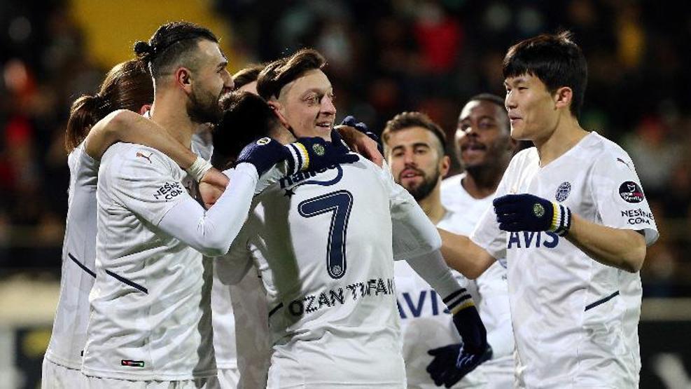 Son dakika... Fenerbahçede Mesut Özille ayrılık kararı