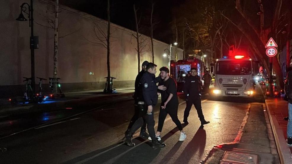 Lüks aracının yandığını görünce önce ağladı, sonra kavga etti