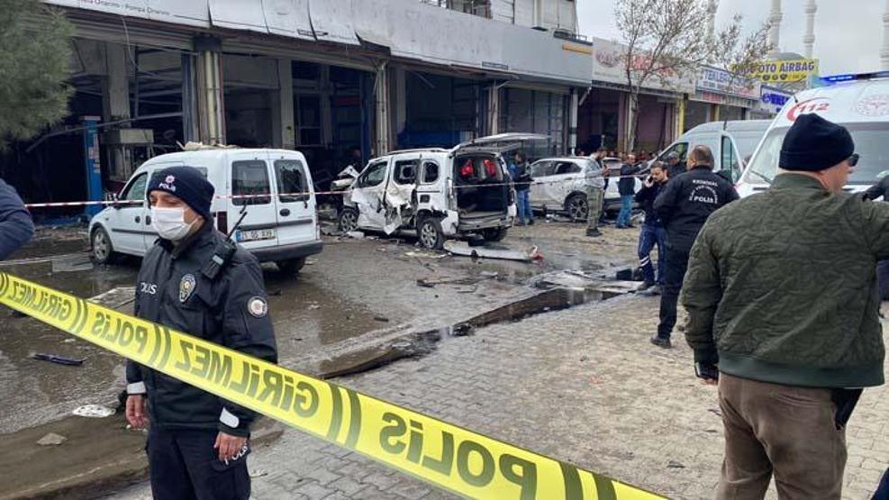 SON DAKİKA: Diyarbakır 3. Sanayi Sitesinde patlama Yaralılar var...