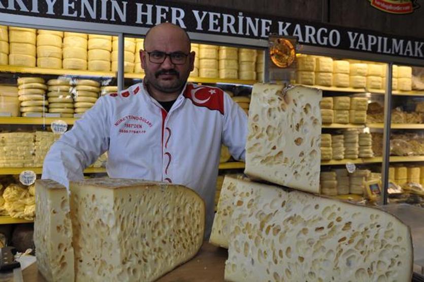 Kars gravyer peyniri altınla yarışıyor