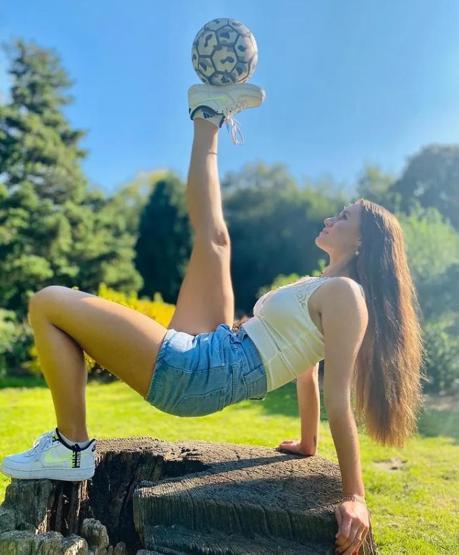 Lia Lewis Gribius Galatasaray formasını giydi