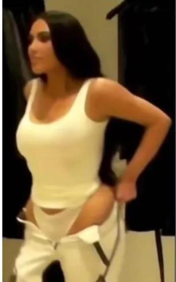 Kim Kardashian soyunma odasından paylaştı