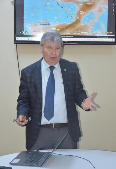 Prof. Dr. Yaşar: Çöl tozu tabakası koronavirüsün havada kalış süresini artırıyor