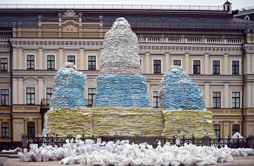 Kiev Prensesi Olga’nın heykeli, kum torbalarıyla kapatıldı