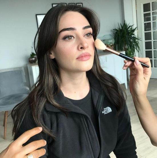 Esra Bilgiç sette kriz çıkarınca kadrodan çıkarıldı