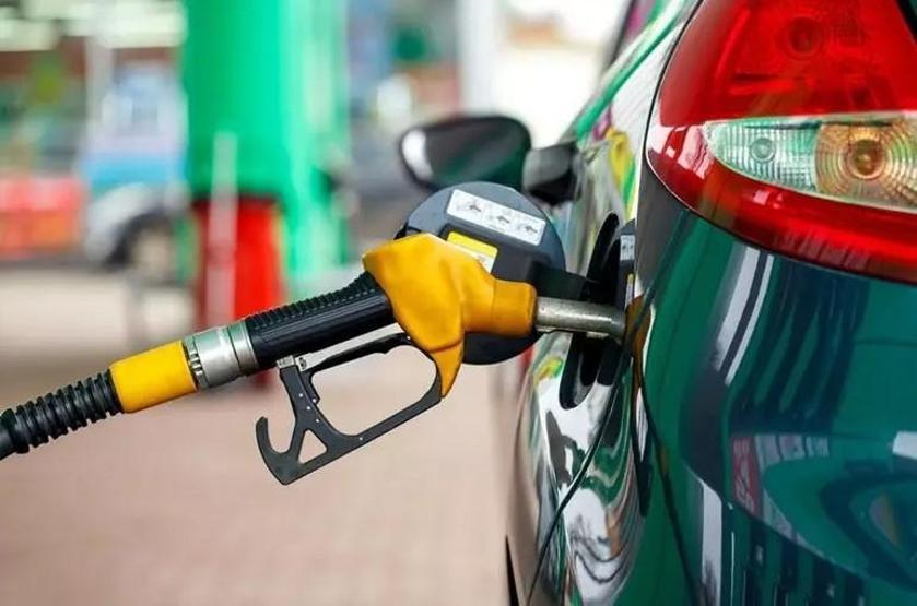 Motorinden sonra bir indirim de benzine