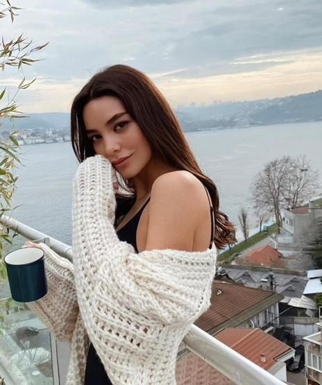 Hazal Filiz Küçükköse: Kadın olmak zor
