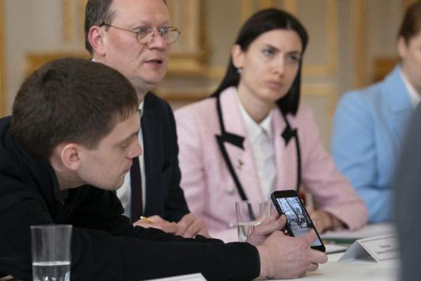 Macron, Rus ordusunun kaçırdığı Melitopol Belediye Başkanını ağırladı
