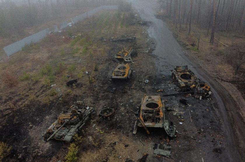 Dünya bu görüntüleri konuşuyor... İşte Putinin tank mezarlığı
