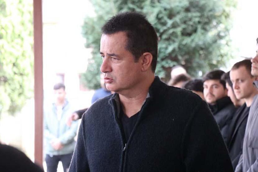 Acun Ilıcalı iş arkadaşının cenaze törenine katıldı