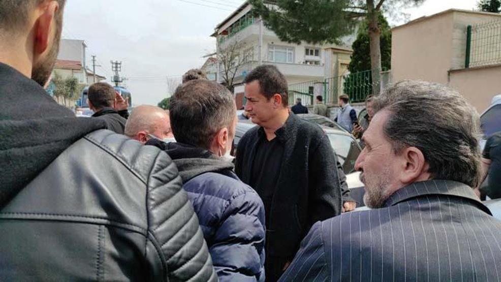 Acun Ilıcalı iş arkadaşının cenaze törenine katıldı