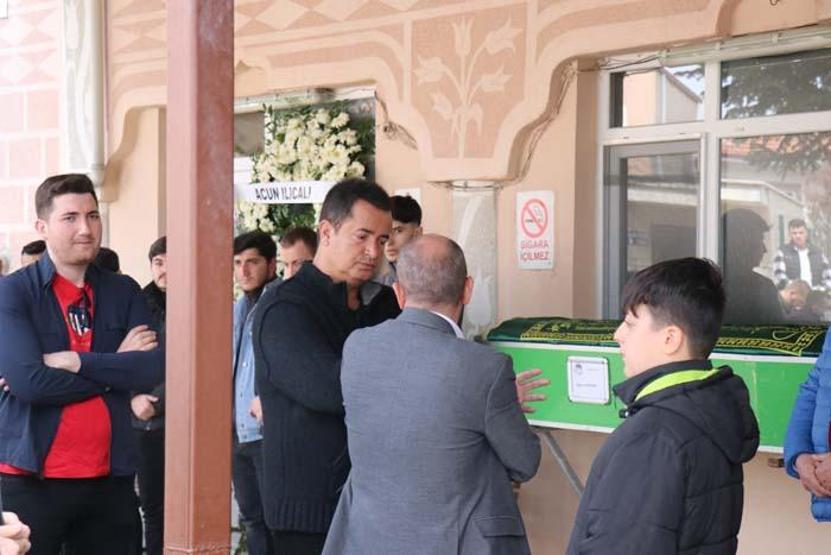 Acun Ilıcalı iş arkadaşının cenaze törenine katıldı
