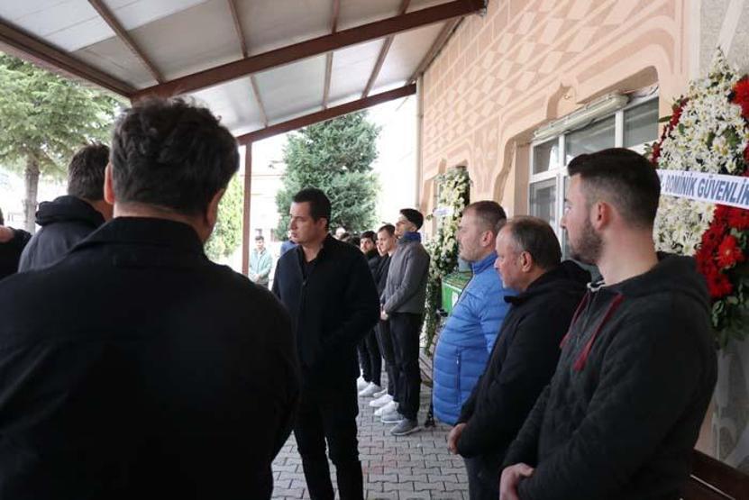 Acun Ilıcalı iş arkadaşının cenaze törenine katıldı