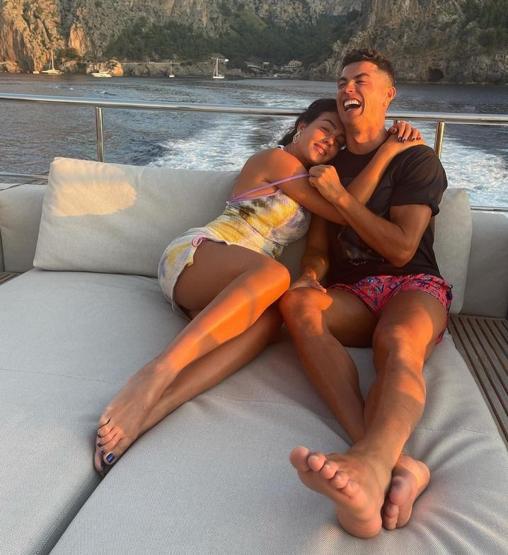 Cristiano Ronaldo sevgilisi Georgina Rodrigueze maaş veriyor