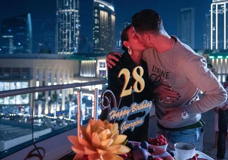 Cristiano Ronaldo sevgilisi Georgina Rodrigueze maaş veriyor