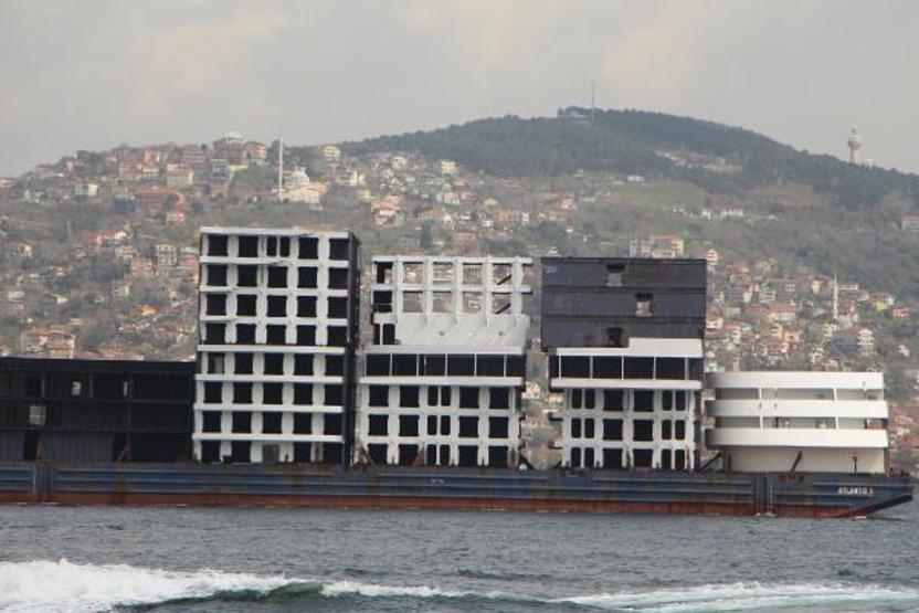 İstanbul Boğazından apartman böyle geçti