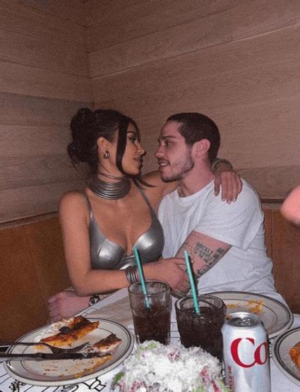 Kim Kardashiandan dikkat çeken aşk pozu