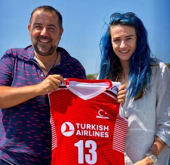 Milli voleybolcu Meryem Bozdan anlamlı hareket