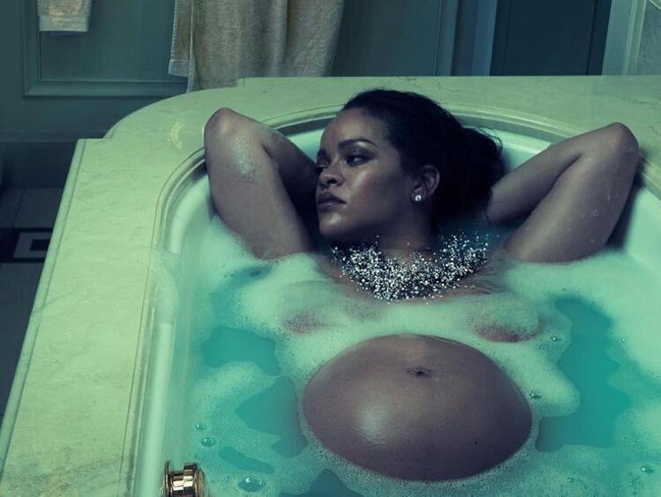 Rihanna’nın cesur hamilelik pozları dikkat çekti