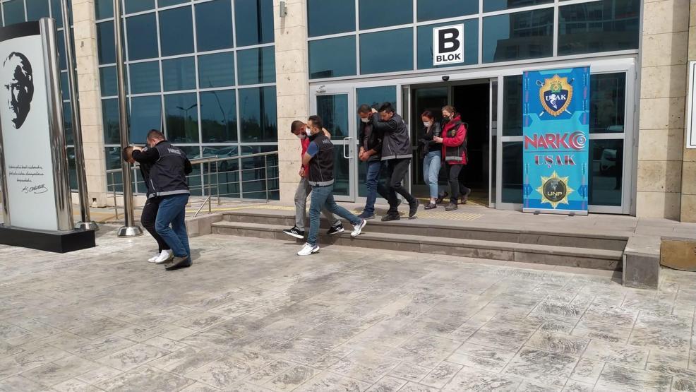 Yedek lastiğe saklanmış bin 386 uyuşturucu madde ele geçirildi