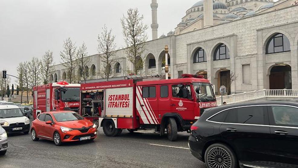 Çamlıca Camii otoparkında otomobil yangını