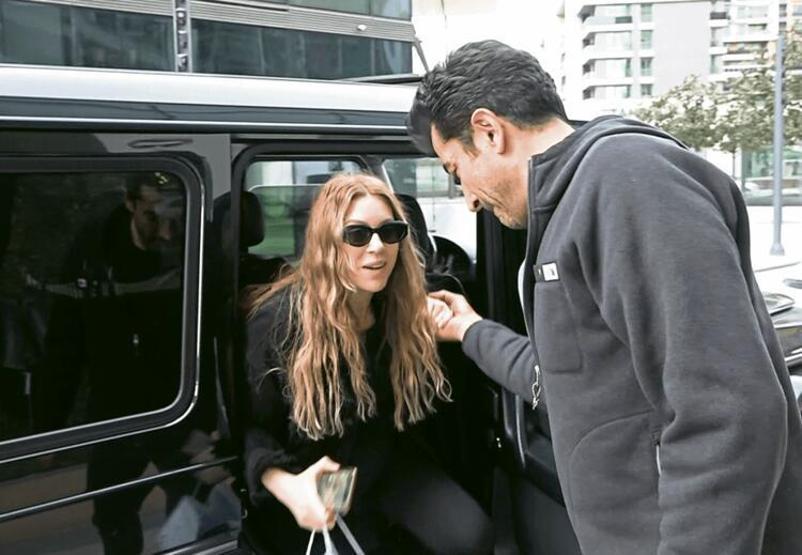 Sinem Kobal ve Kenan İmirzalıoğlu bebek ziyaretine gitti