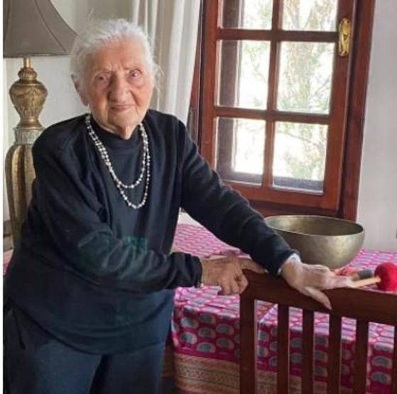 Ayşenil Şamlıoğlunun annesi vefat etti