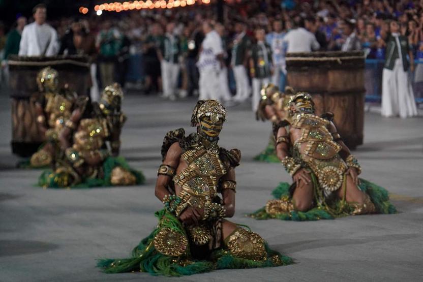 Pandemi arası sona erdi… Brezilya’da Rio Karnavalından renkli görüntüler