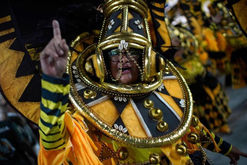 Pandemi arası sona erdi… Brezilya’da Rio Karnavalından renkli görüntüler