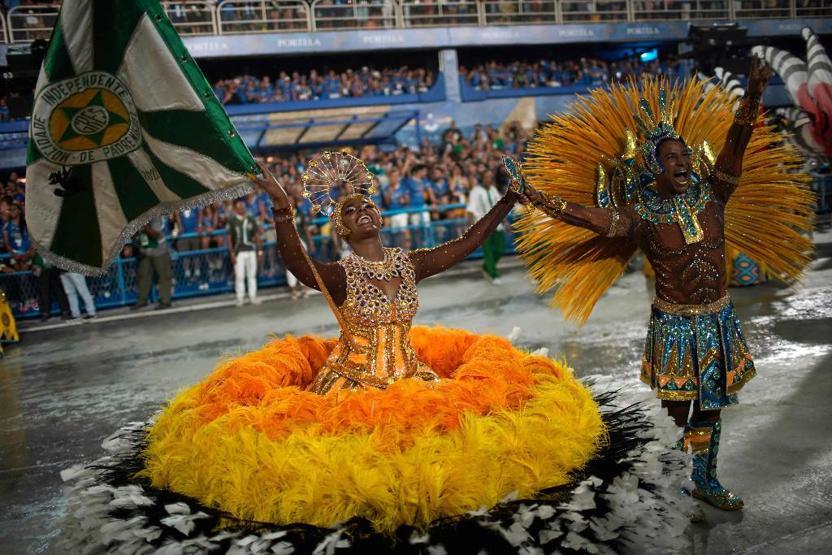 Pandemi arası sona erdi… Brezilya’da Rio Karnavalından renkli görüntüler
