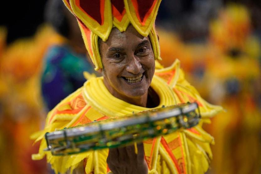 Pandemi arası sona erdi… Brezilya’da Rio Karnavalından renkli görüntüler