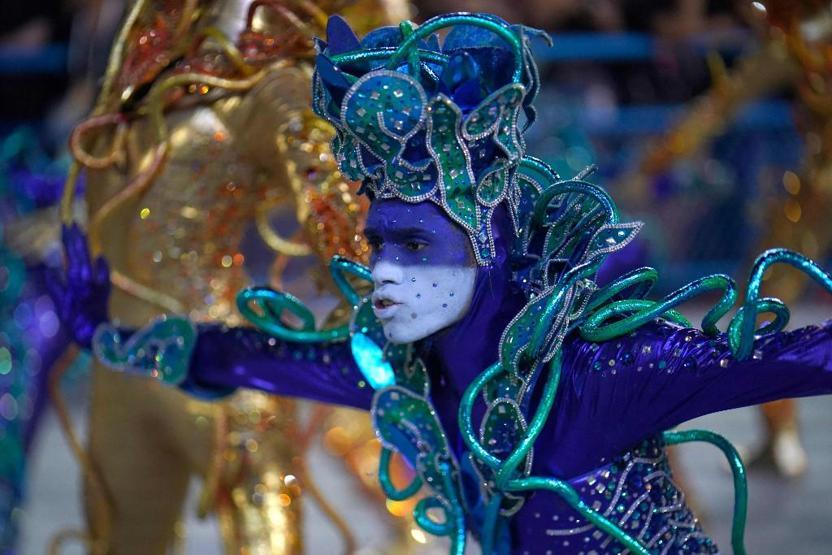 Pandemi arası sona erdi… Brezilya’da Rio Karnavalından renkli görüntüler