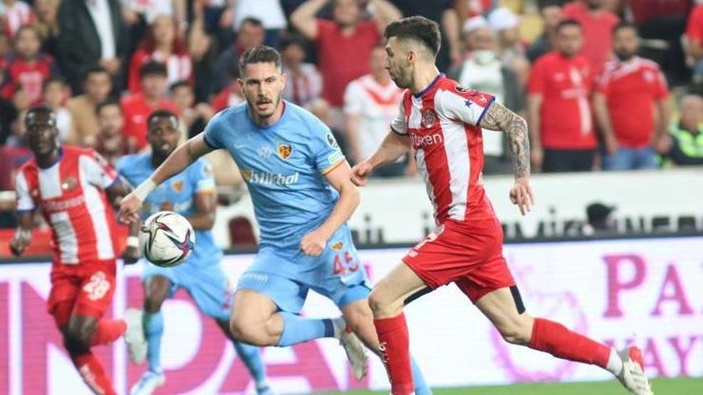 Son dakika... Antalyasporlu Doğukan Sinike Lyon kancası