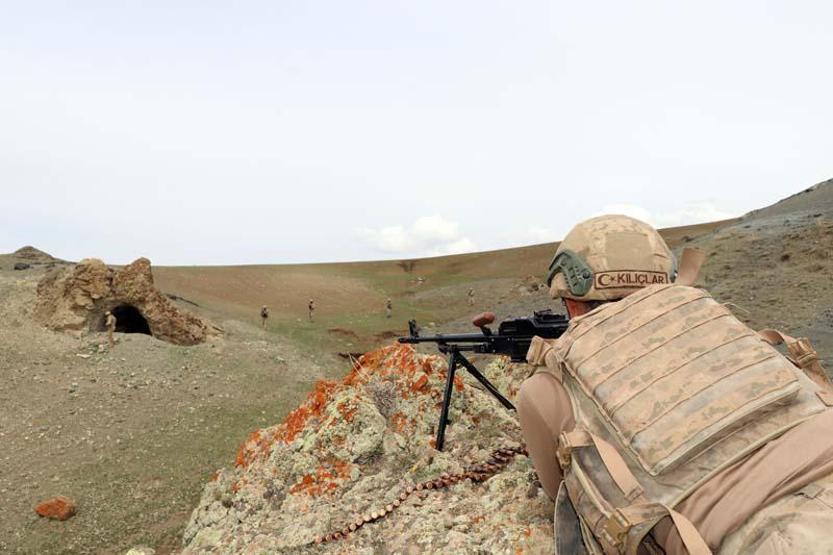 Jandarmadan sınırda kaçak göçmen operasyonu