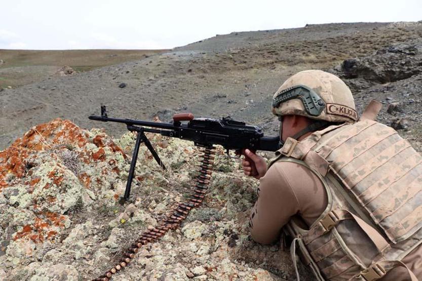 Jandarmadan sınırda kaçak göçmen operasyonu