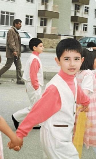Koray Avcının çocukluk fotoğrafı şaşırttı