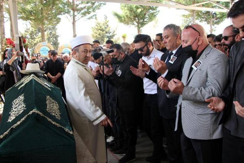Rapçi Berk Bayındır son yolculuğuna uğurlandı