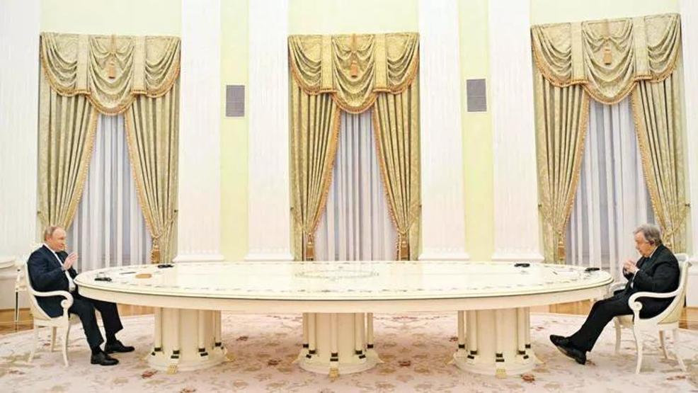 Kritik görüşmelere damga vuran uzun masa yine gündemde: Meşe ağacından altın yapraklı