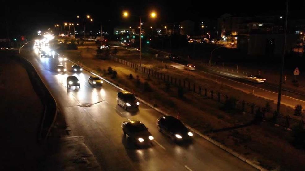 43 ilin geçiş güzergahında trafik yoğunluğu