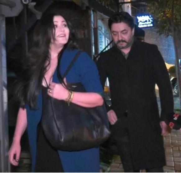 Deniz Çakır kameraları fark edince sevgilisinin elini bıraktı
