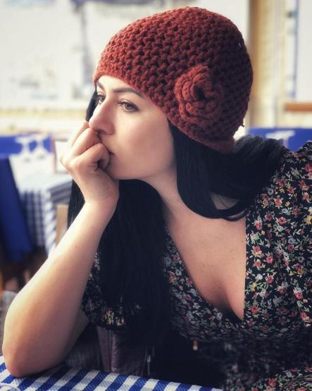 Deniz Çakır kameraları fark edince sevgilisinin elini bıraktı