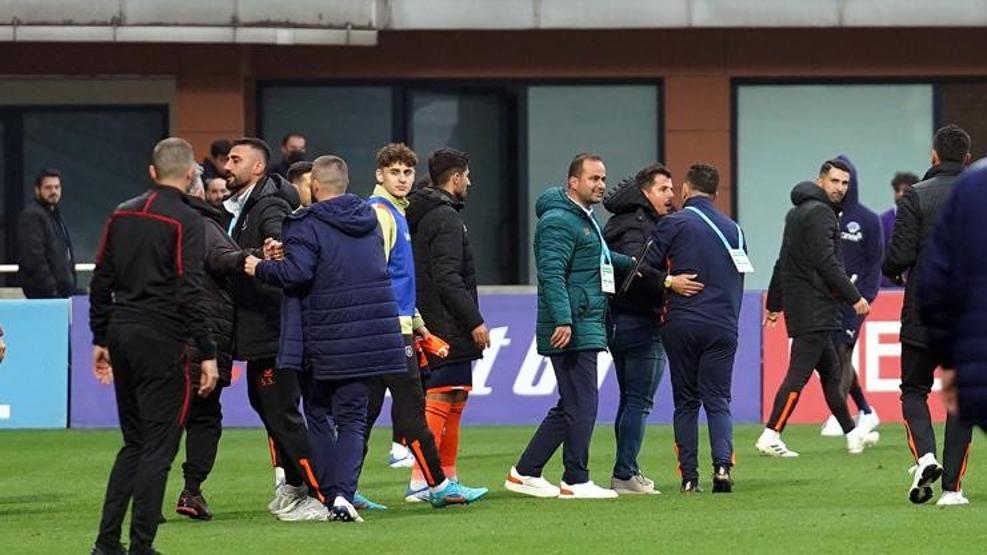 Son dakika... Emre Belözoğlu ile Serkan Reçber arasında gerginlik